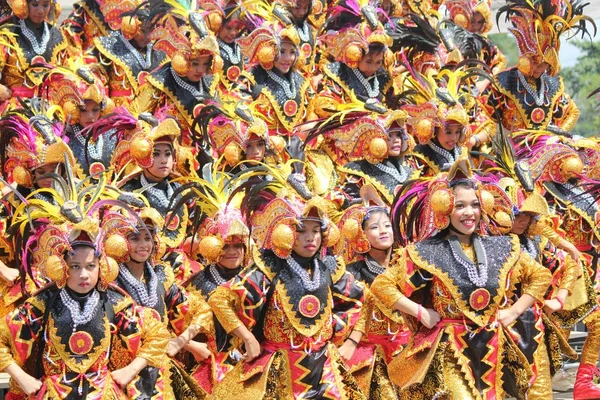 Davao City Philippines Août 2014 Des Danseurs Rue Costumes Tribaux — Photo