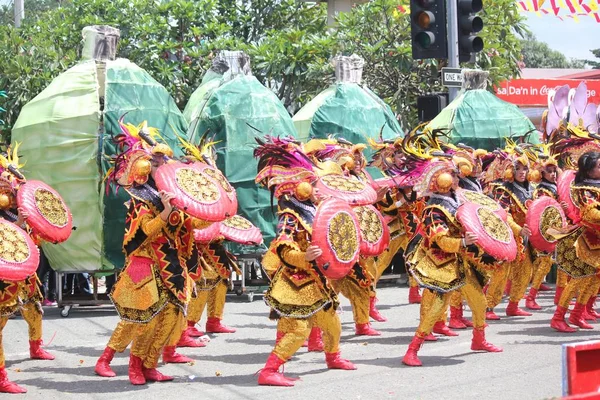 Davao City Filipinler Ağustos 2014 Sokak Dansçıları Davul Ritmine Dans — Stok fotoğraf