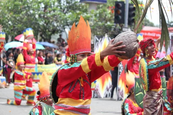 Davao City Fülöp Szigetek Augusztus 2014 Utcai Táncosok Egy Kadayawan — Stock Fotó