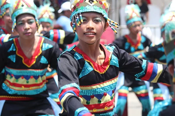 Davao City Fülöp Szigetek Augusztus 2014 Résztvevők Táncol Utcán Kadawayan — Stock Fotó
