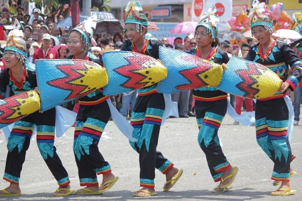 Davao City Filipijnen Augustus 2014 Kadayawan Festival Streetdancing Competitie Een — Stockfoto