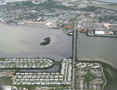 Key West, Florida'nın adalara bağlayan otoyola bakışı.