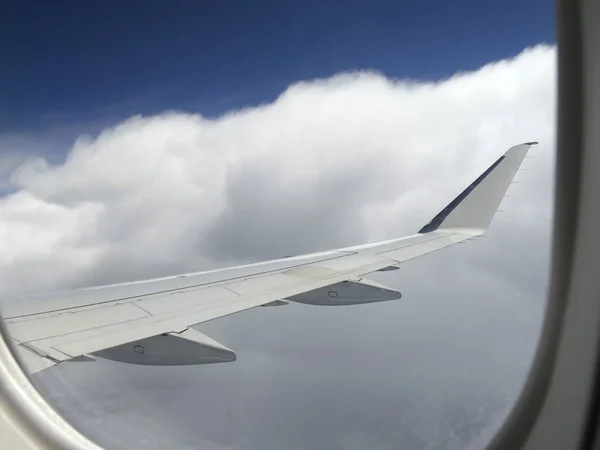 Ala Avión Vista Con Nubes Tormenta Fondo —  Fotos de Stock