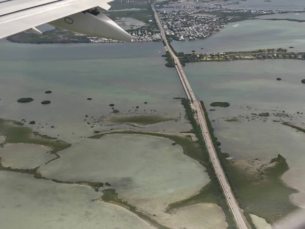 고속도로와 플로리다 웨스트로 향하고 보기비행기 날개와 — 스톡 사진