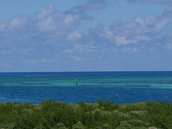 Όμορφες Αποχρώσεις Του Μπλε Στα Νερά Της Παραλίας Στη Φλόριντα — Φωτογραφία Αρχείου