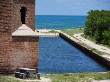 Fort Jefferson, Dry Tortugas Milli Parkı, Florida tarihi bir askeri kale tarafında Plaj alanları.