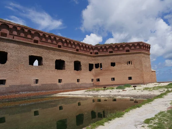 Eine Seite Des Fort Jefferson Mit Dem Wassergraben Daneben Trockener — Stockfoto