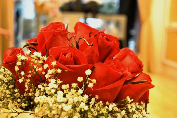 Zbliżenie Strzał Góry Szczycie Bukiet Ślubny Czerwonych Róż Kwiatów Oddechu — Zdjęcie stockowe