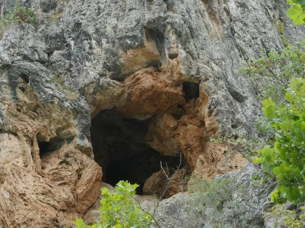 Close Shot Cave Opening Rocky Wall Right Next Turner Fall — Stock Photo, Image