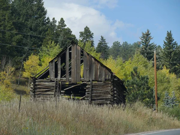 Dilapiderad Timmerstuga Vid Vägkanten Vid Golden Gate Bergen Colorado — Stockfoto