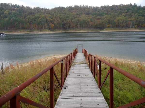 Szenische Ansicht Einer Brücke Mit Vollen Herbstfarben Beavers Bend State — Stockfoto