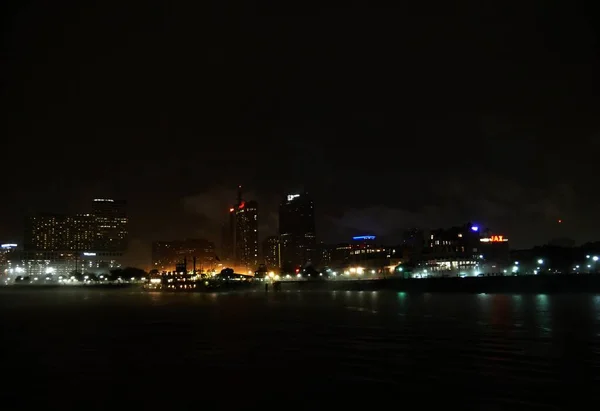 Vista Cais Nova Orleães Numa Noite Nebulosa Tirada Rio Mississippi — Fotografia de Stock