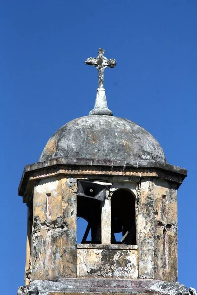 Extreme Nahaufnahme Des Obersten Teils Des Alten Glockenturms Der Katholischen — Stockfoto