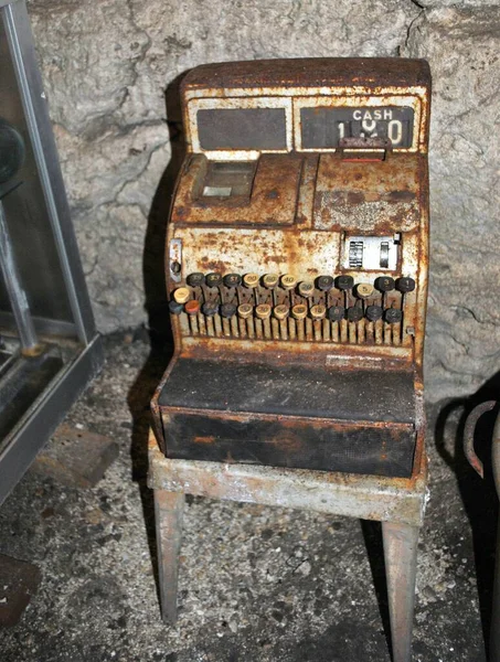 Egy Antik Pénztárgép Látható Egy Múzeumban Rota Északi Mariana Szigetek — Stock Fotó