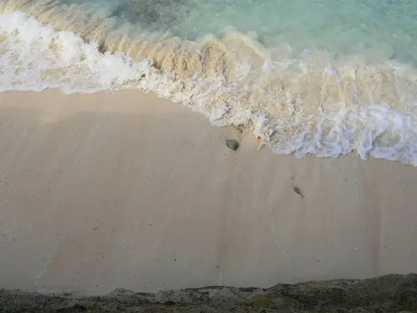 Onde Schiumose Tirano Delicatamente Indietro Verso Oceano Modello Continuo Isola — Foto Stock