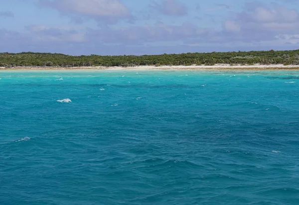 Különböző Színárnyalatú Kék Vizek Egy Gyönyörű Sziget Szigetek Exuma Cays — Stock Fotó