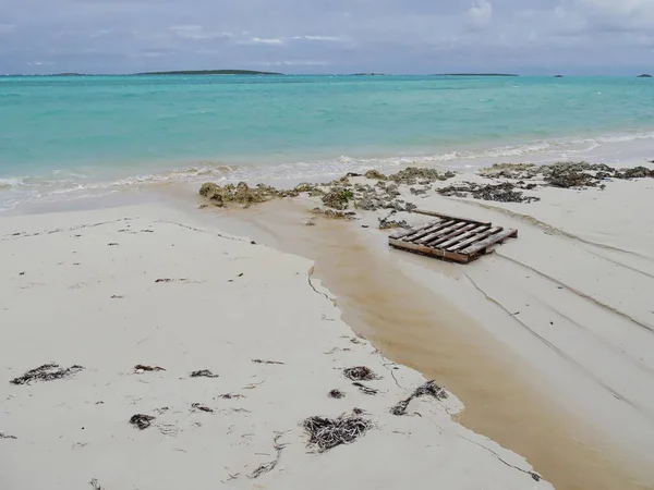 Balsa Madera Que Yace Las Prístinas Playas Arena Blanca Una — Foto de Stock