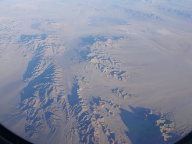Arizona toprakları üzerinde gökyüzünden görünen güzel manzara..