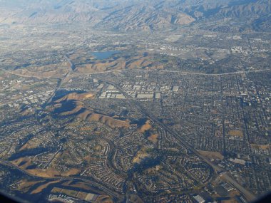 Los Angeles, Kaliforniya 'nın eteklerindeki arazi planının orta büyüklükte hava manzarası. 