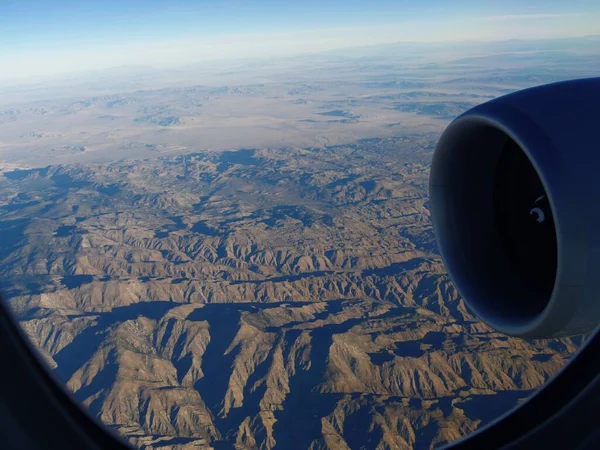 Letecký Pohled Hornaté Oblasti Arizony Špičkou Křídla Letadla Výhledem — Stock fotografie