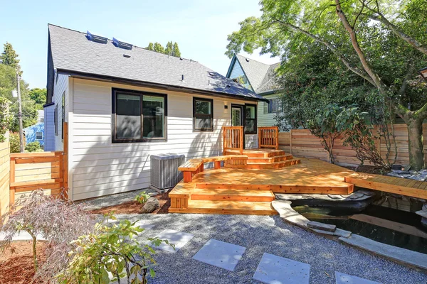 Renovar y reparar muro de fachada de casa residencial con estuco