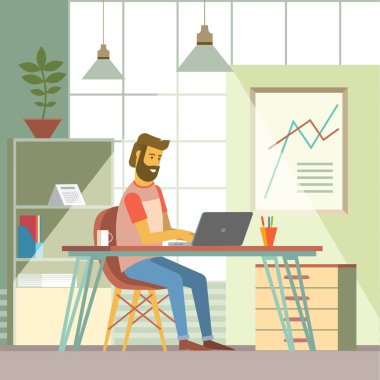 Ofiste sıradan giyinmiş bir adam var.