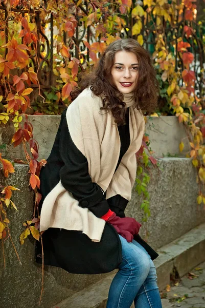 Beautiful Young Girl Long Healthy Hair Nice Coat Walking Street — Stock Photo, Image