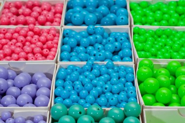 El yapımı aksesuarlar çok renkli boncuklar içinde Mücevherat alışveriş