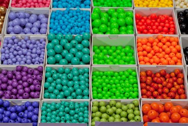 El yapımı aksesuarlar çok renkli boncuklar içinde Mücevherat alışveriş