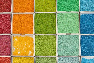 El yapımı aksesuarlar çok renkli boncuklar içinde Mücevherat alışveriş