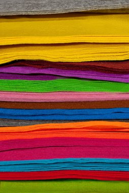 Parlak topçu tekstil örnekleri koleksiyonu. Çoklu renkli kumaş dokusu arkaplanı.