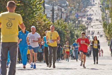 Chernivtsi, Ukrayna - 30 Eylül: tanımlanamayan koşucular 