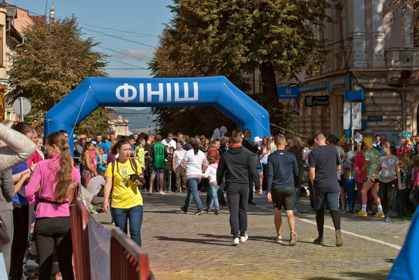 Chernivtsi Ucrania Septiembre Corredores Identificados Que Participan Carrera Caridad Milla —  Fotos de Stock