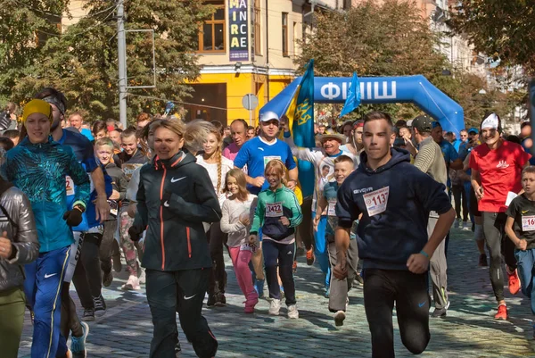 切尔诺夫茨 乌克兰 9月30日 不知名的赛跑者参与 布科维纳英哩 慈善乐趣跑在2018年9月30日在切尔诺夫茨 乌克兰 — 图库照片