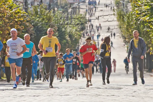 Chernivtsi Ukraine September 2018 Unbekannte Läufer Die Wohltätigkeitslauf Bukowina Meile — Stockfoto