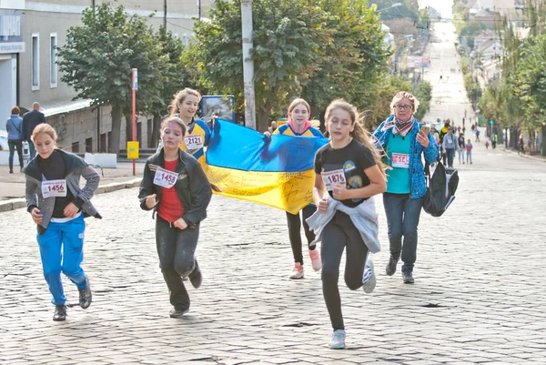 Černovice Ukrajina Září Neznámí Běžci Účastní Charitativní Zábavy Bukovina Mile — Stock fotografie