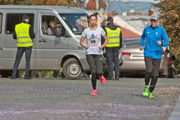 チェルニウツィー ウクライナ 実行する マイルのウクライナ選手権に参加する選手 チャリティ ファンラン 2018 日チェルニウツィー ウクライナの — ストック写真