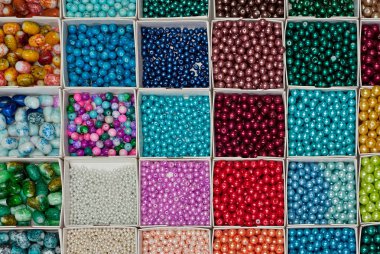El yapımı aksesuarlar çok renkli boncuklar içinde Mücevherat alışveriş