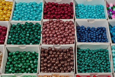El yapımı aksesuarlar çok renkli boncuklar içinde Mücevherat alışveriş