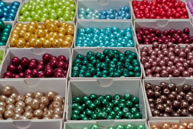 El yapımı aksesuarlar çok renkli boncuklar içinde Mücevherat alışveriş