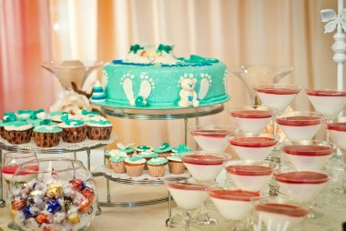 Bir açık büfe restoran tablo tatlılar