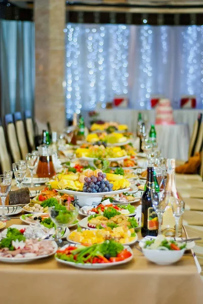 Deliciosos Platos Sobre Mesa Restaurante Mesa Servicio Nitidez Centro Mesa —  Fotos de Stock