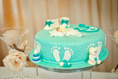 Tatlı kek üzerine şenlikli bir büfe. Pasta restoran tablo.