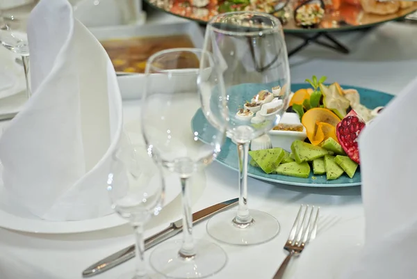Deliciosos Platos Sobre Mesa Restaurante Mesa Servicio — Foto de Stock