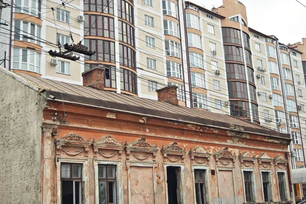 Edificio Viejo Ruinas Fondo Edificio Nuevo Demolición Industrial Casa Concepto —  Fotos de Stock