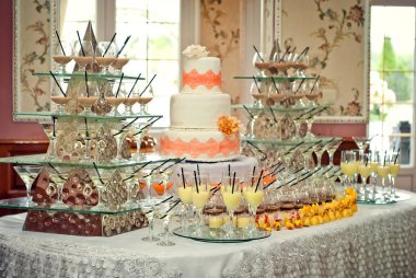 Tablo renkli içecekler cam gözlükler. Açık büfe alkollü içecekler