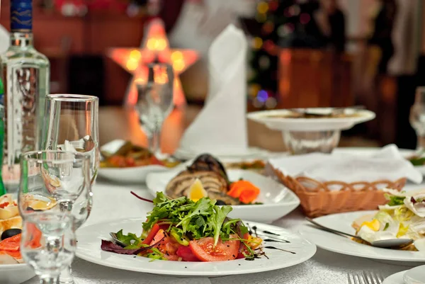 Delicious Dishes Table Restaurant Serving Table — Stock Photo, Image