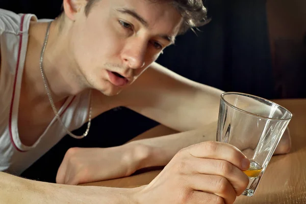 Empty Glass Whiskey Foreground Drunk Guy Background Sharpness Glass — Stock Photo, Image