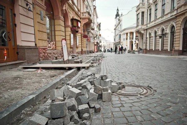 ถนนในเม เปล ยนกระเบ องป อมแซม Chernivtsi เครน โรป นาคม 2019 — ภาพถ่ายสต็อก