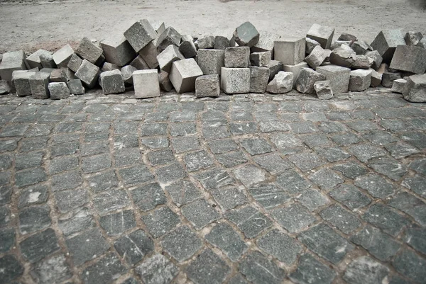 Dlažba Ulici Městě Výměna Starých Dlažební Kameny Opravy Černovice Ukrajina — Stock fotografie